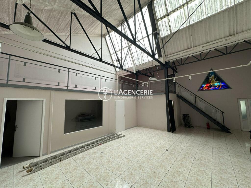À LOUER – Local indépendant de 250 m² à Saint-Juéry