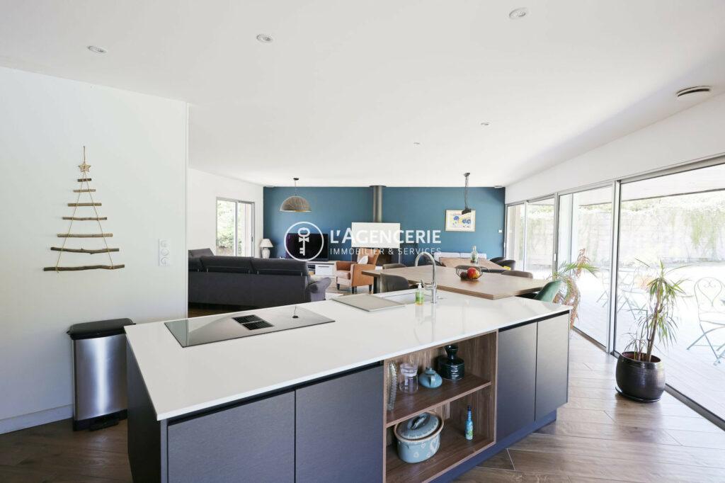 Villa contemporaine avec piscine