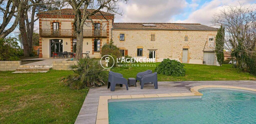 Maison avec piscine et jardin