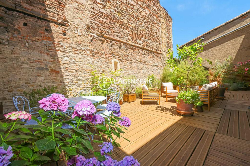 Appartement d’exception avec terrasse – 286 m² de caractère en plein cœur de Réalmont