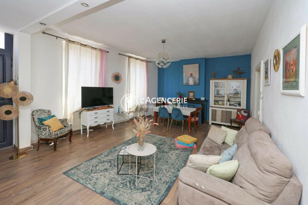 Quartier Peloutier charmante maison avec cour intérieure et dépendance