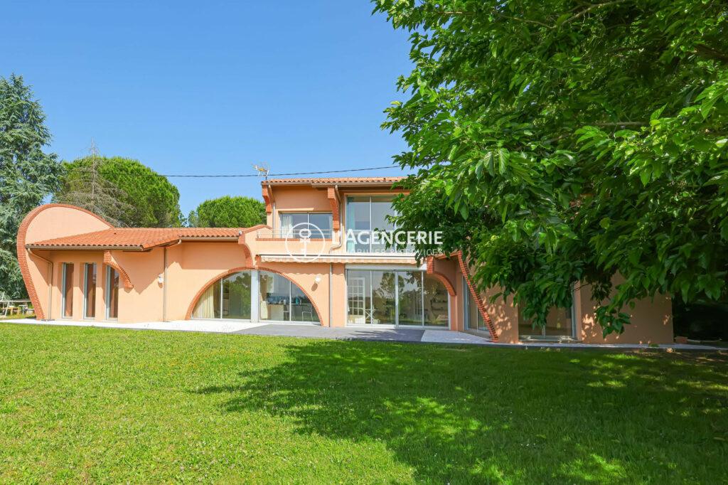 Contemporaine avec vue