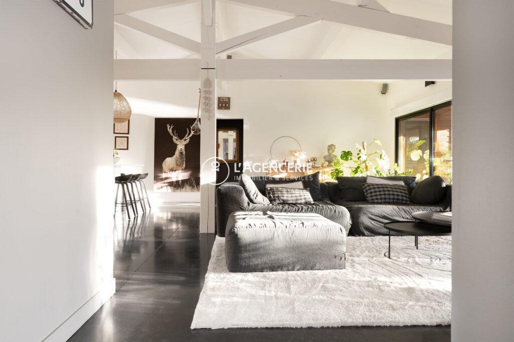 Maison en bois de plain-pied – 175 m² – Commune de Técou