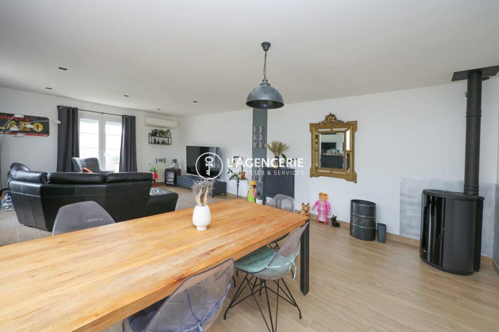 Maison familiale de 120 m² avec piscine et double garage