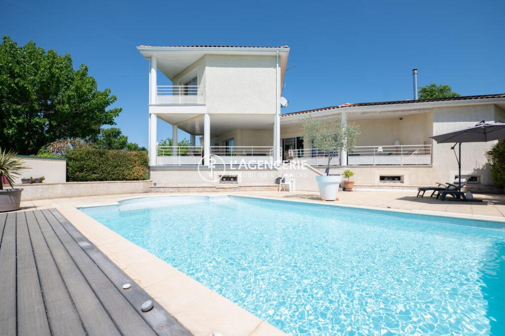 Villa contemporaine sur les hauteurs de PUYGOUZON