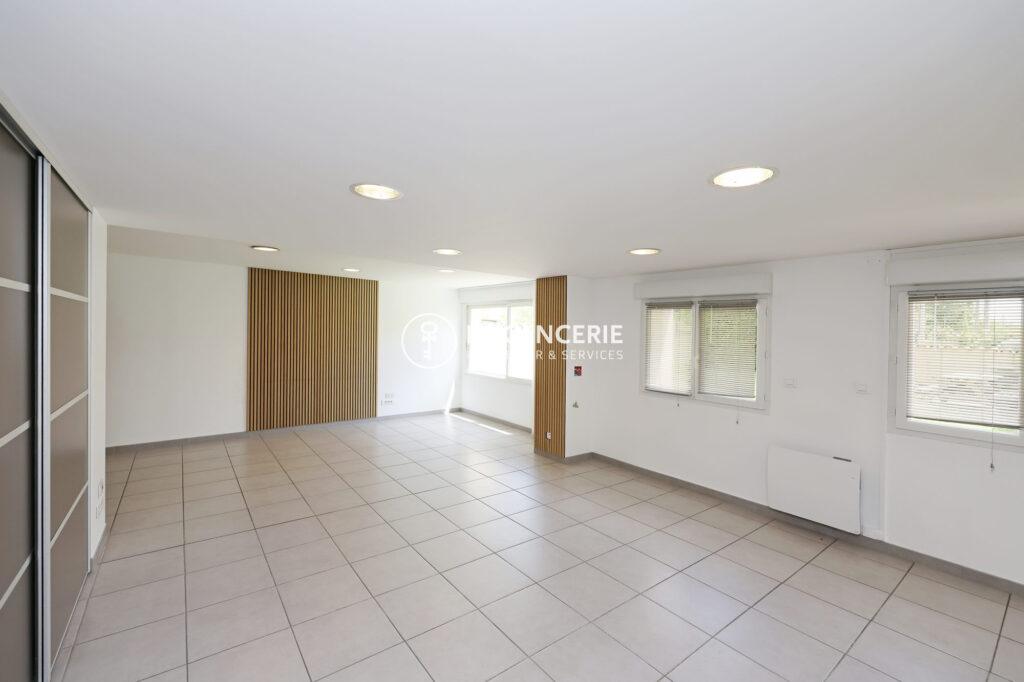 Locaux 135 m² avec belle visibilité