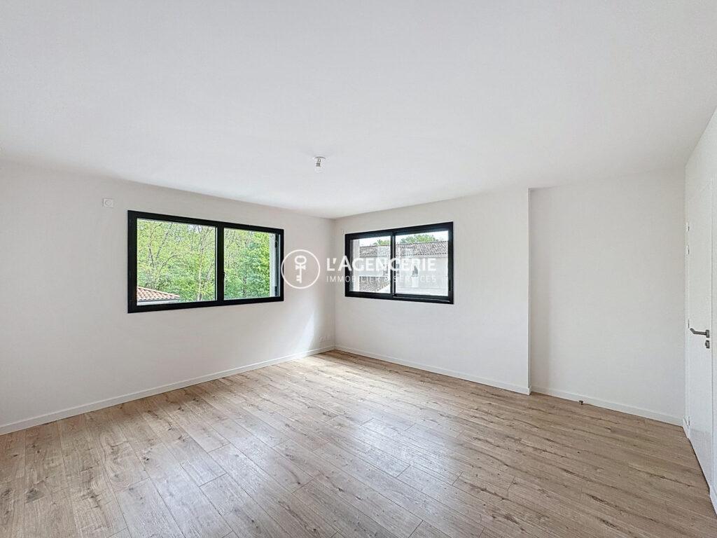 Appartement T4 neuf places de parking