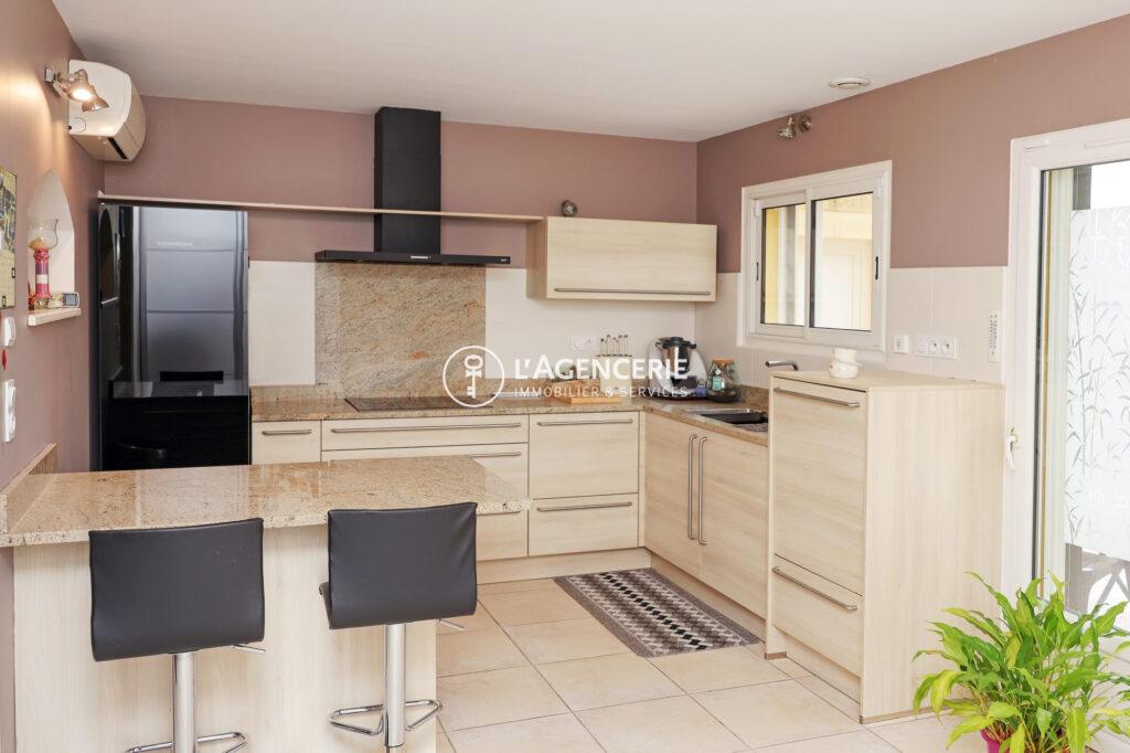 Charmante maison aux volumes généreux avec extérieur agréable