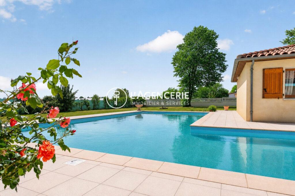Élégante maison d’architecte avec piscine