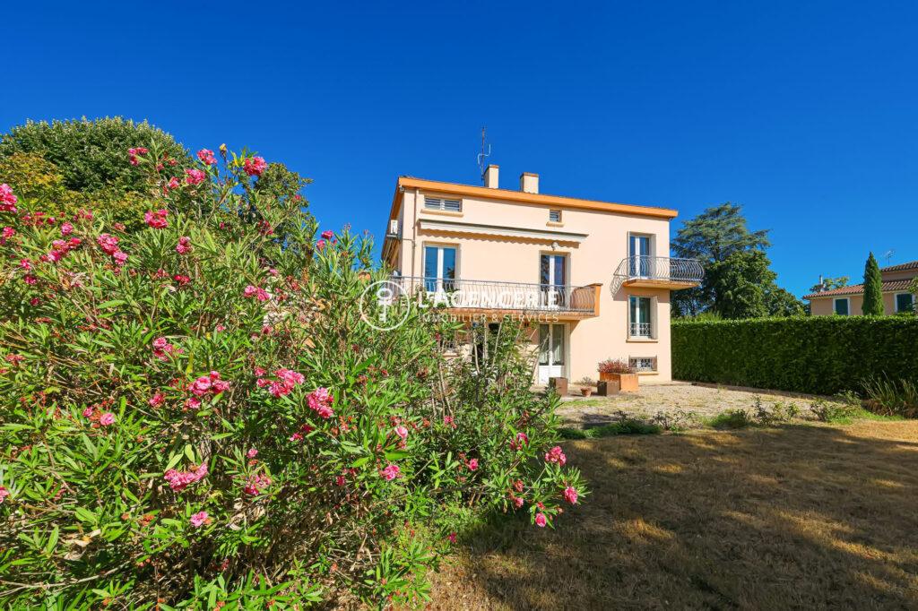Maison familiale 4 chambres avec terrasse et terrain
