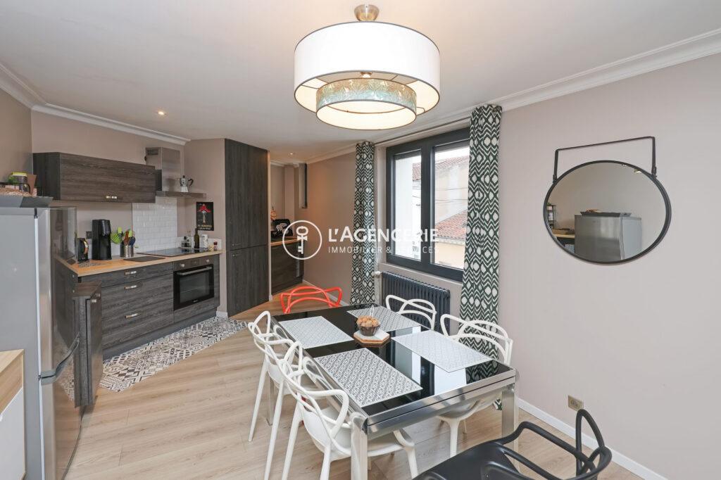 DUPLEX RÉNOVÉ AVEC COUR PRIVATIVE