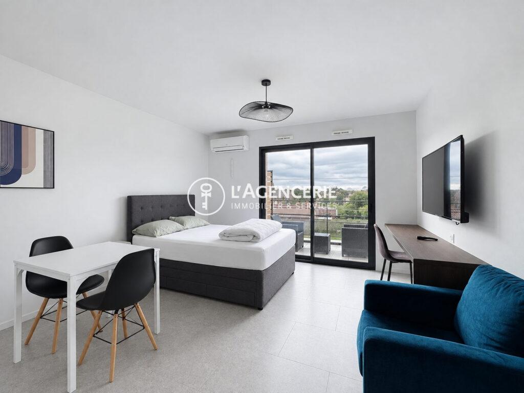 Studio neuf avec parking et terrasse
